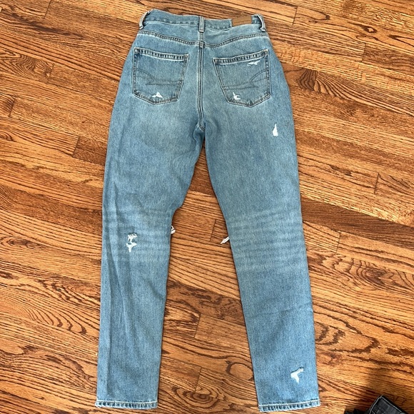 AE Ripped Mom Jean - Picture 6 of 9